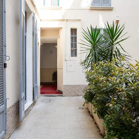 Bilocale Moderno ميلان